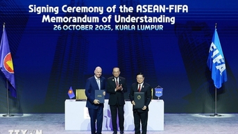 Thủ tướng Phạm Minh Chính chứng kiến Lễ ký Bản ghi nhớ hợp tác ASEAN-FIFA