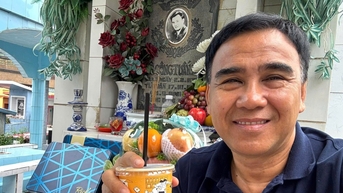 Quyền Linh thăm mộ Lê Công Tuấn Anh, siêu mẫu Minh Tú phải nhập viện