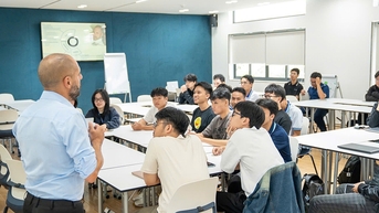 Trường ĐH 'trải thảm' để thu hút chuyên gia
