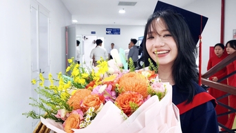 Từ bỏ đại học sang cao đẳng, sinh viên TP.HCM thành thủ khoa toàn khóa