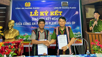 Công an phường Pleiku ký kết kết nghĩa với làng Ơp
