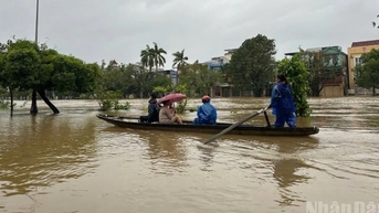 Huế sơ tán hàng trăm hộ dân, ngập lụt diện rộng, học sinh toàn thành phố đã nghỉ học