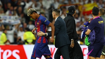 Cổ động viên Barca nổi giận với Yamal, khuyên 'hãy khiêm tốn như Messi'