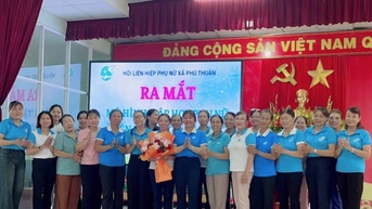 "Tập hợp phụ nữ trên không gian mạng"