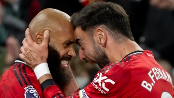 Man City, Liverpool cùng Chelsea rơi cảnh 'lạ', MU và Arsenal reo vui