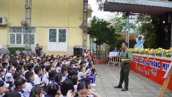 "Thấy nội dung bức ảnh không phù hợp trên mạng, em nên làm gì?"