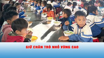 Giữ chân trò nhỏ vùng cao