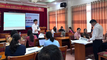 Tập huấn công tác giảm nghèo bền vững cho cán bộ xã Cao Bằng