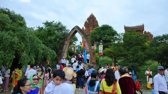 Lễ hội Katê: Khi con người biết cúi đầu trước trời đất và mỉm cười với nhau