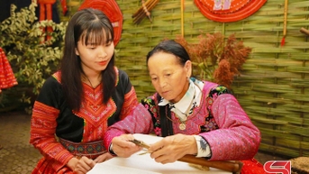 Nét hoa văn đặc sắc trên trang phục các dân tộc