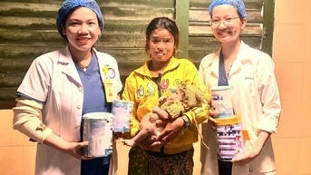 Bệnh nhi 5 ngày tuổi bị thủng dạ dày vì ăn cơm