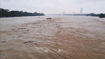 Huế: Lũ lớn cuốn trôi chân cầu Leno