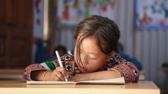 ការចងក្រងសៀវភៅសិក្សាសម្រាប់ភាសាជនជាតិភាគតិច៖ ជាស្ពានរវាងចំណេះដឹង និងអត្តសញ្ញាណ