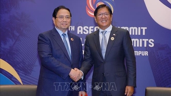 Thủ tướng gặp Tổng thống Philippines
