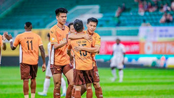 U.23 Việt Nam gọi trung vệ cao 1,95 m và tiền đạo 1,67 m: Tại sao không?