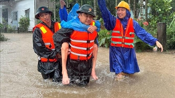 Quân đội chủ động ứng phó với lũ đặc biệt lớn trên các sông tại Huế và Đà Nẵng