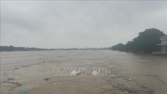 Lũ trên các sông dâng cao, 32 xã, phường tại Huế ngập sâu