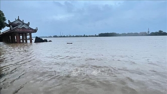 Bộ Quốc phòng yêu cầu tập trung ứng phó khẩn cấp và khắc phục hậu quả mưa lũ tại Trung Bộ