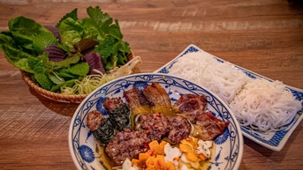 ទីក្រុង Portland៖ ស្វែងយល់ពីភោជនីយដ្ឋានវៀតណាមជាប់ចំណាត់ថ្នាក់កំពូលទាំង 50 ល្អបំផុតនៅអាមេរិក