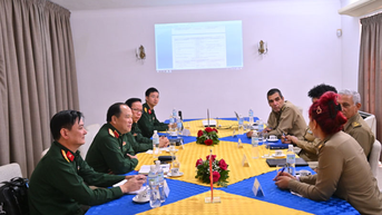 រស់​នៅ​ជាមួយ "កោះ​ភ្លើង កោះ​នៃ​ការ​ស្រវឹង"... ផ្នែក​ទី 1: ភ្លើង​បំភ្លឺ​និង​សមុទ្រ​ខៀវ​