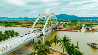 Cận cảnh công trình cầu vượt sông Kinh Môn sắp 'về đích'