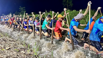 Rộn ràng ngày khai hội Óoc Om Bóc - Đua ghe Ngo năm 2025