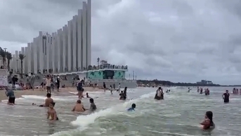 Nước biển ở Vũng Tàu có màu xanh khác lạ