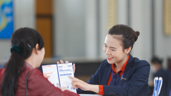 Lãi suất ngân hàng hôm nay 28/10/2025 tăng mạnh khi gửi tiết kiệm tại quầy