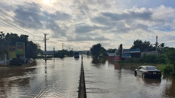 Nước lũ Sông Lũy dâng cao, chia cắt quốc lộ 1 đoạn qua Lương Sơn