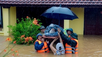 Nước sông Hương tại Huế đã giảm 40cm, nhưng vẫn trên báo động 3