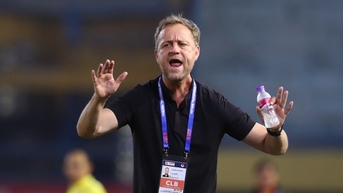 HLV Lê Huỳnh Đức chê học trò nôn nóng, HLV Polking 'Tiến Linh hay nhất Việt Nam, nhưng...'