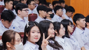 Sinh viên ở TPHCM vào học lúc 6h30 có quá sớm?