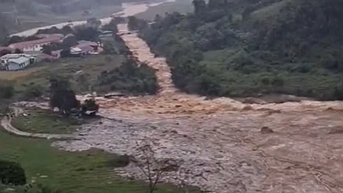 Núi lở gây lũ bùn 3 km ở Quảng Ngãi