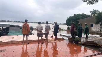 ដុងថាប៖ បាក់ដីបណ្តាលឲ្យផ្ទះ៤ខ្នង បាក់ធ្លាក់ចូលទន្លេធៀន
