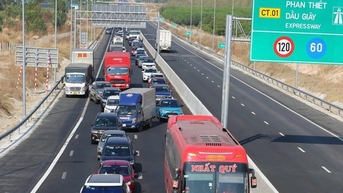 Thí điểm cấm xe tải trên 7,5 tấn đi làn 1 trên hai tuyến cao tốc phía Nam