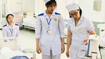 Cần cơ chế đãi ngộ để thu hút điều dưỡng viên