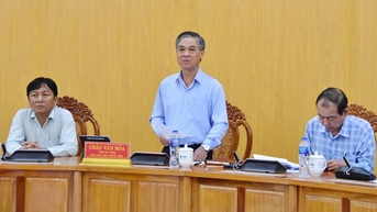 Tập trung ứng phó triều cường, sạt lở và ổn định sản xuất nông nghiệp