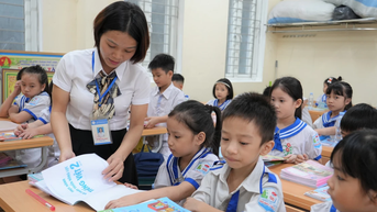 សៀវភៅសិក្សាបង្រួបបង្រួម៖ មិនមានការបង្រៀន និងការរៀនតាមបែបប្រពៃណីទេ។