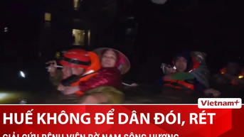 Chìm trong "biển nước", Huế đưa người bệnh thoát hiểm lên vùng cao