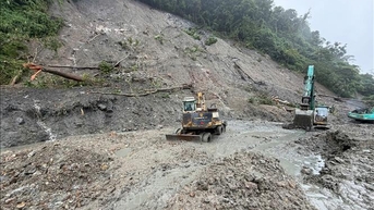 Lo Xo Pass មានការបាក់ដីធ្ងន់ធ្ងរ ចំណុចជាច្រើនត្រូវបានកាត់ផ្តាច់ទាំងស្រុង។