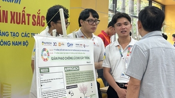 Sinh viên sáng tạo giải pháp chống lũ, AI phát hiện bệnh Parkinson