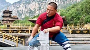 Vì sao các môn kung fu thích biểu diễn chặt gạch?
