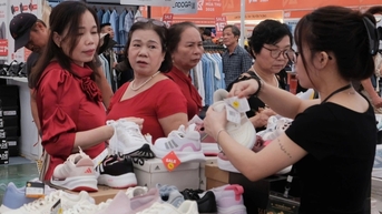 Hội chợ Mùa Thu: Khách săn hàng giảm giá 70%, doanh nghiệp trúng lớn