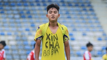 Đằng sau màn ăn mừng 'Xin cha bỏ bia' của cầu thủ U14