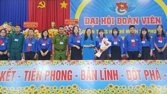 Thanh niên Phú An xây dựng nông thôn mới gắn với giữ gìn bản sắc văn hóa