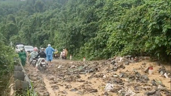 Tỉnh lộ 9 xuất hiện nhiều điểm sạt lở