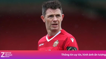 Cầu thủ lập kỳ tích lịch sử bóng đá Anh ở tuổi 50