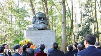 Tổng Bí thư Tô Lâm viếng mộ Karl Marx ở thủ đô London