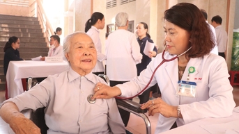 Nâng cao chất lượng nguồn nhân lực chăm sóc sức khỏe người cao tuổi trong bối cảnh nền kinh tế bạc