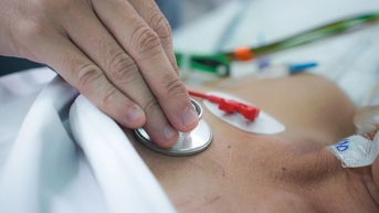 Mắc hội chứng "trái tim tan vỡ", người phụ nữ 2 lần ngừng tim